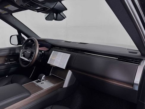 New 2025 Land Rover Range Rover SE image 28