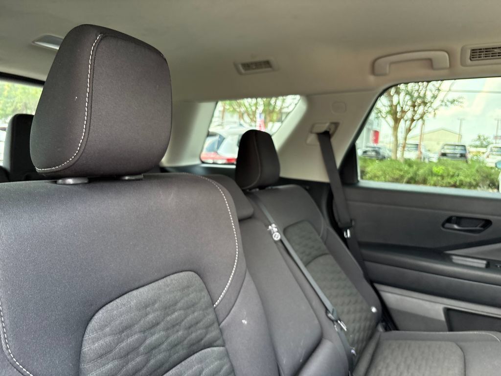 Used 2024 Nissan Pathfinder SV FWD image 22
