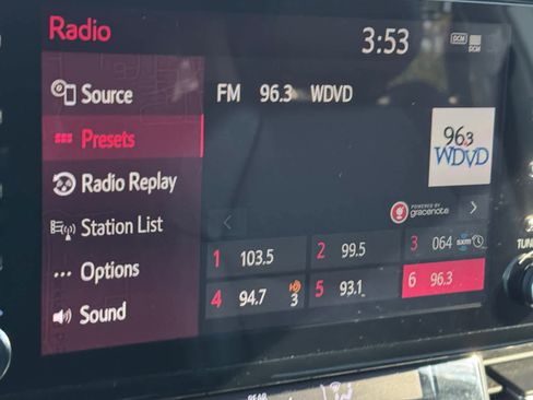 Used 2022 Toyota Sienna Platinum image 6