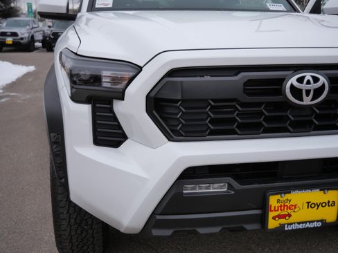 Certified 2025 Toyota Tacoma TRD Off-Road image 17