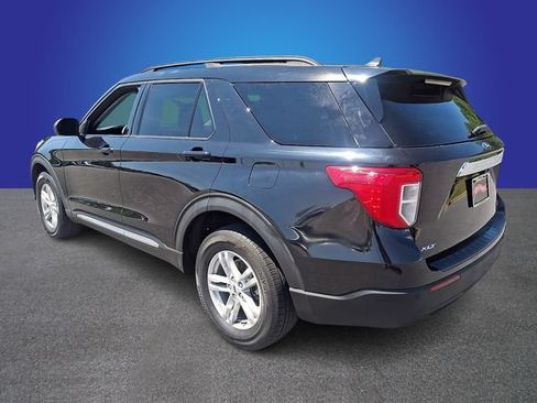 Used 2023 Ford Explorer XLT AWD/4WD image 6
