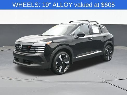 Used 2026 Nissan Kicks SR w/ SR Premium Package FWD image 3