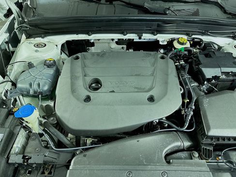 Used 2023 Volvo XC40 B5 Plus w/ Driver Assist Package image 39