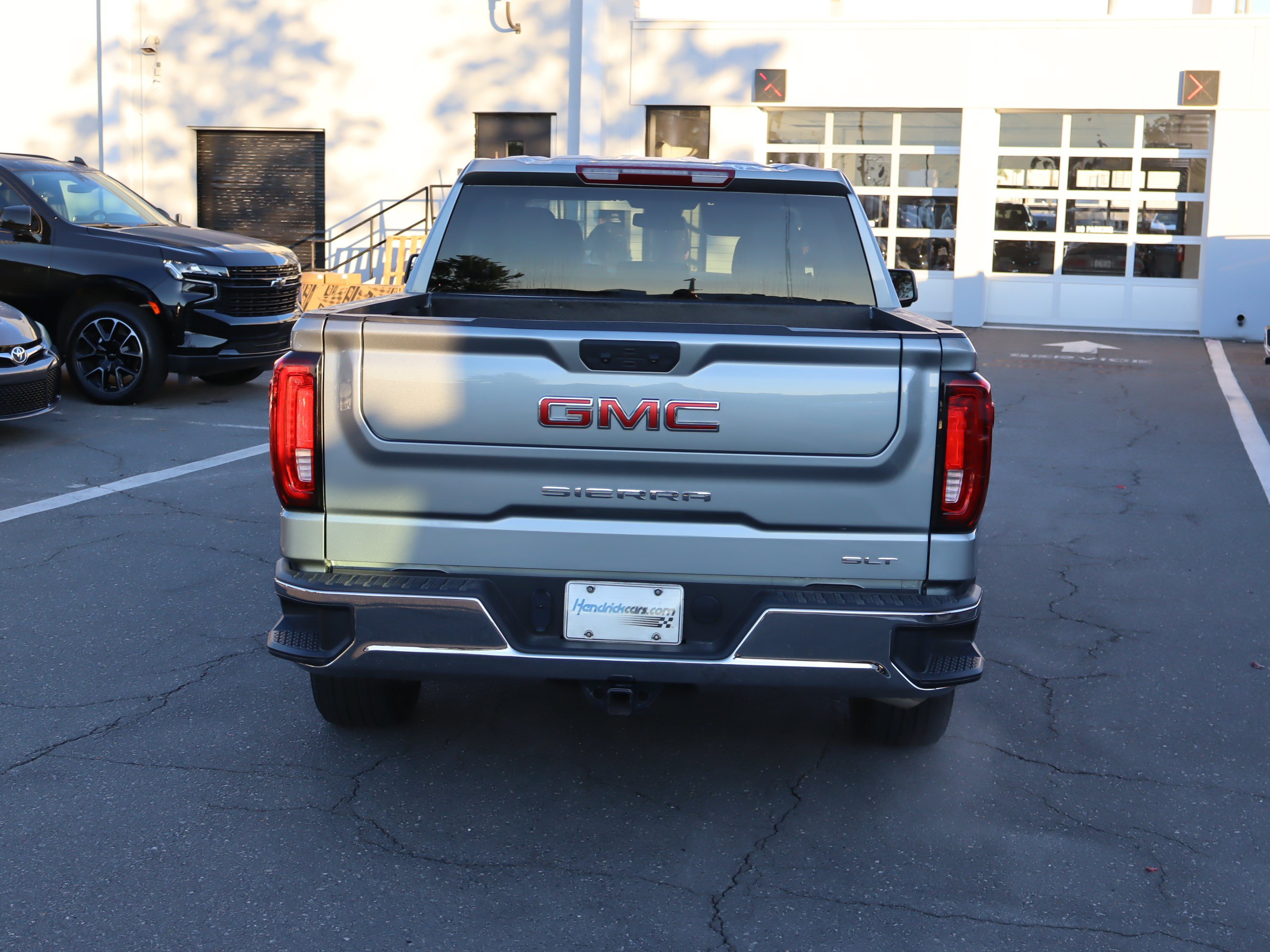 Used 2025 GMC Sierra 1500 SLT AWD/4WD image 9