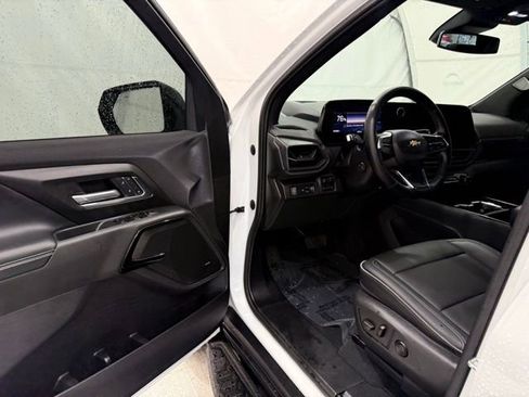 Used 2025 Chevrolet Silverado EV LT image 32