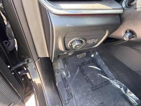 Used 2025 Jeep Grand Cherokee Overland w/ Luxury Tech Group IV AWD/4WD image 26