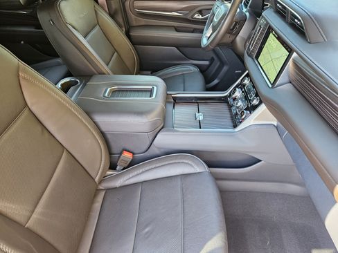 Used 2024 GMC Yukon Denali w/ Denali Reserve Package AWD/4WD image 12