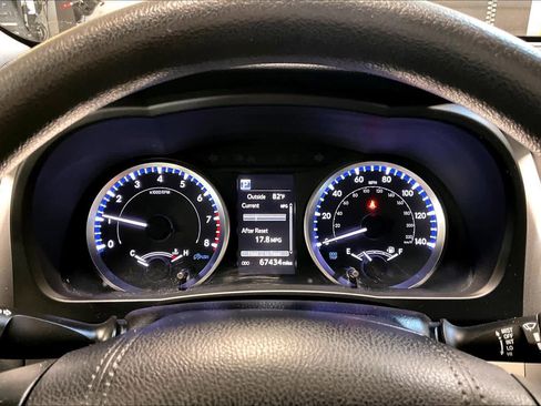 Used 2019 Toyota Highlander LE AWD/4WD image 25