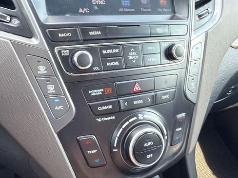 Used 2017 Hyundai Santa Fe Limited image 33