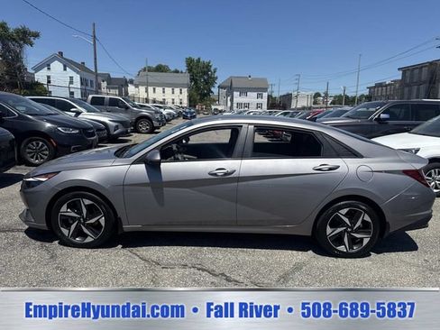 Used 2023 Hyundai Elantra SEL w/ Convenience Package FWD image 8