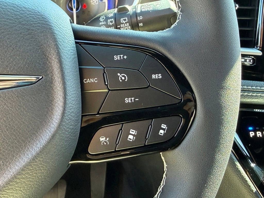 New 2026 Chrysler Pacifica Select w/ S Appearance Package FWD image 17