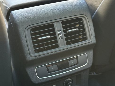 Used 2024 Audi Q5 e Premium Plus w/ Premium Plus Package image 31