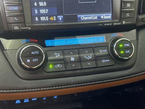 Used 2018 Toyota RAV4 SE AWD/4WD image 26