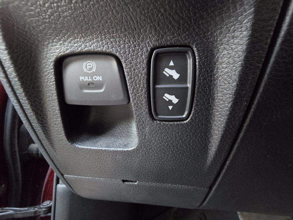 Used 2020 RAM 1500 Laramie AWD/4WD image 29