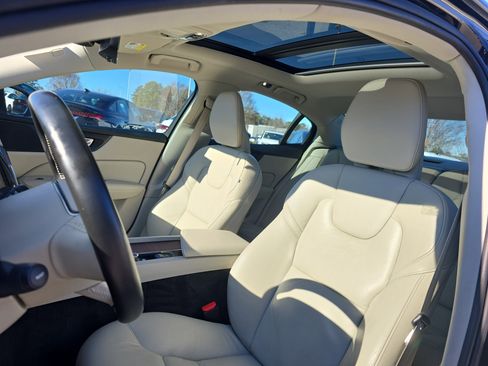 Used 2021 Volvo S60 T5 Momentum image 15