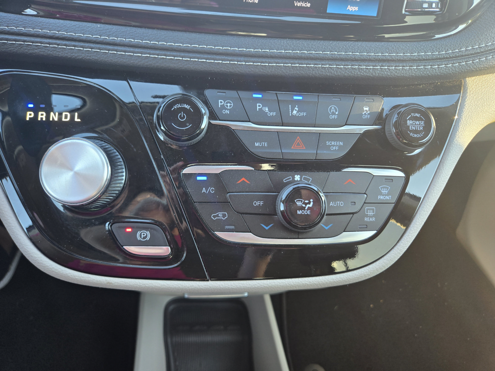 Used 2023 Chrysler Pacifica Touring-L FWD image 24