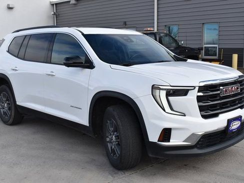 Used 2025 GMC Acadia Elevation image 3