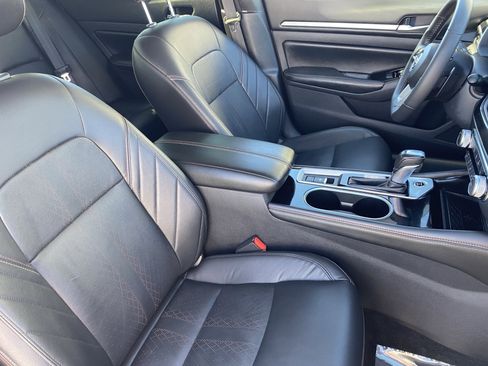 Used 2024 Nissan Altima 2.5 SR w/ SR Premium Package image 10