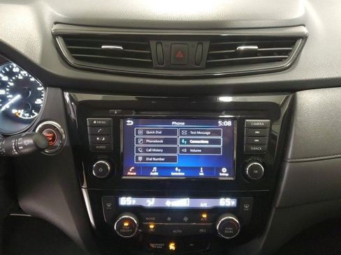 Used 2019 Nissan Rogue SV image 18