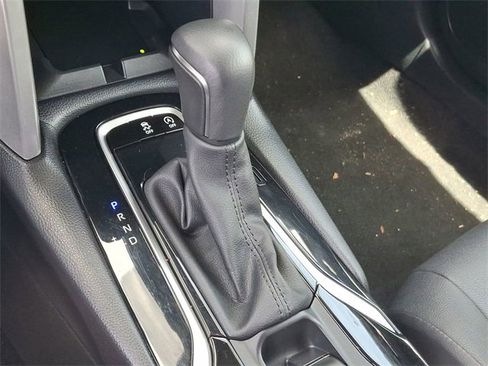 Used 2024 Toyota Corolla Cross XLE image 25