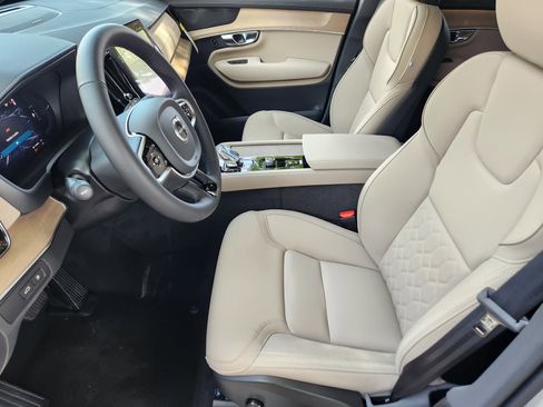 New 2025 Volvo XC90 T8 Plus w/ Protection Package Premier image 17