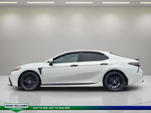 Used 2022 Toyota Camry XSE FWD image 7