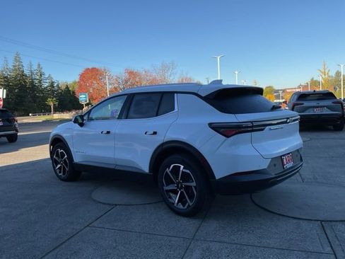 New 2026 Chevrolet Equinox EV LT image 5