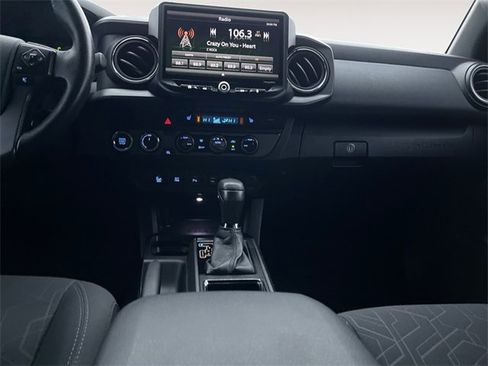 Used 2017 Toyota Tacoma TRD Sport image 11