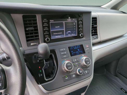 Used 2020 Toyota Sienna L FWD image 13