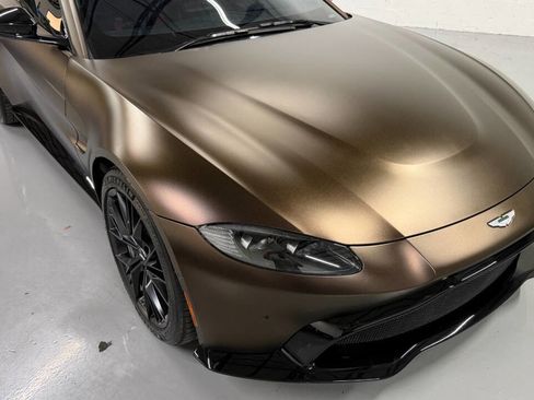 Used 2021 Aston Martin V8 Vantage Base 2dr Coupe image 3