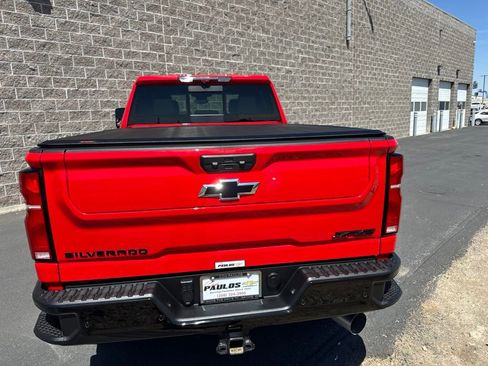 Used 2025 Chevrolet Silverado 2500 ZR2 w/ Technology Package AWD/4WD image 6
