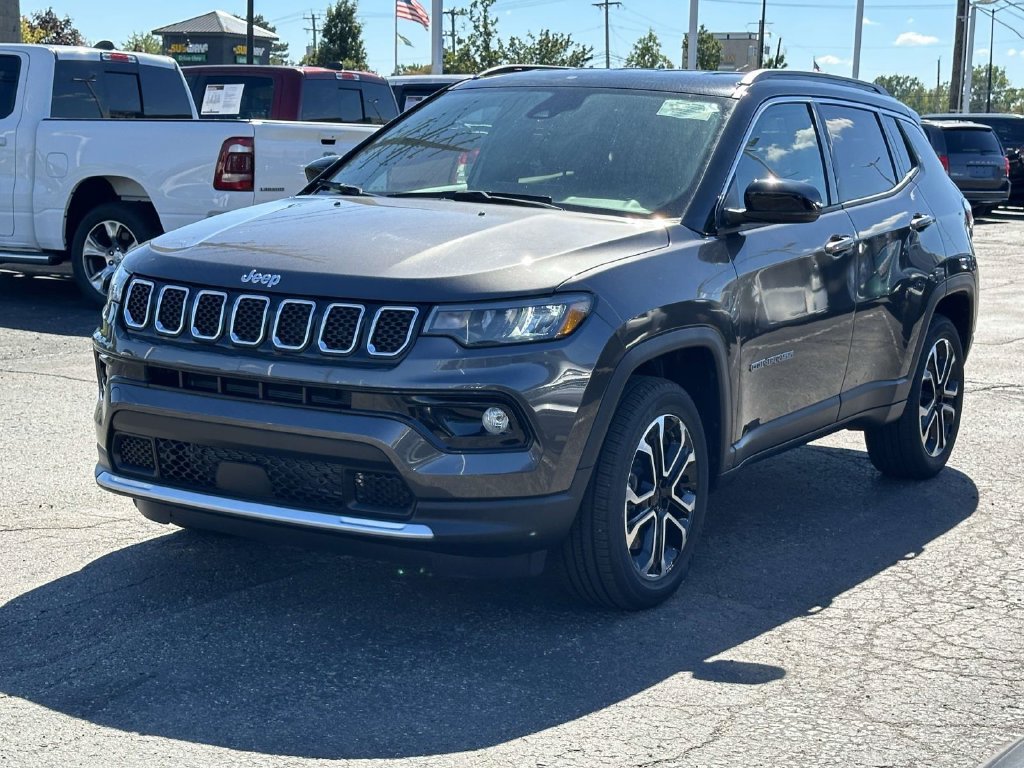 Used 2023 Jeep Compass Limited AWD/4WD image 7