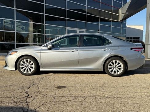 Used 2018 Toyota Camry LE image 7