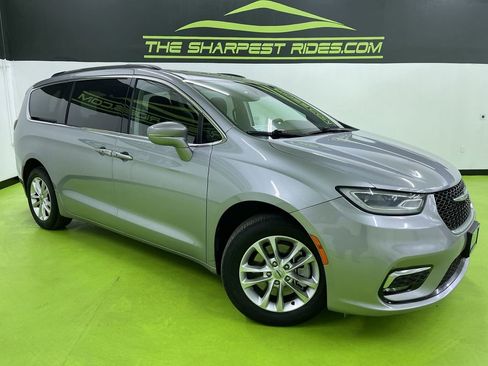 Used 2021 Chrysler Pacifica Touring w/ Cold Weather Group image 1