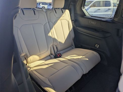 Certified 2024 Jeep Grand Cherokee L Limited image 33