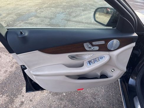 Used 2021 Mercedes-Benz C 300 4MATIC Sedan image 9