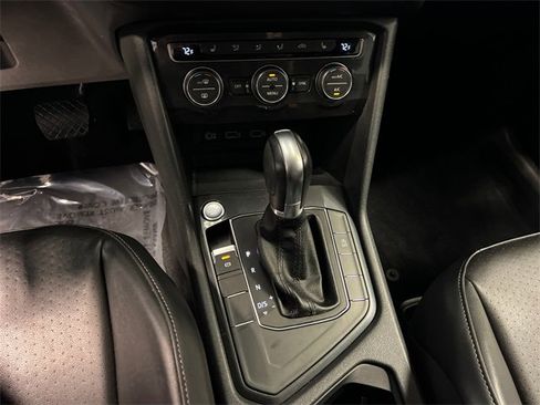 Used 2018 Volkswagen Tiguan SE image 27