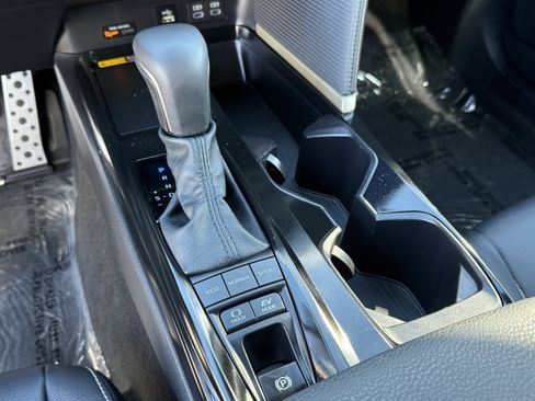 Used 2025 Toyota Camry SE w/ Convenience Package image 25