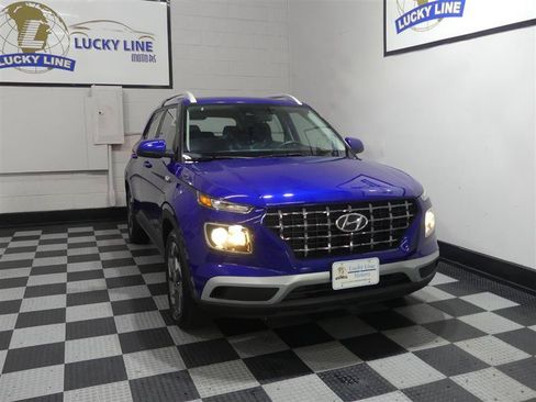 Used 2022 Hyundai Venue SEL FWD image 5