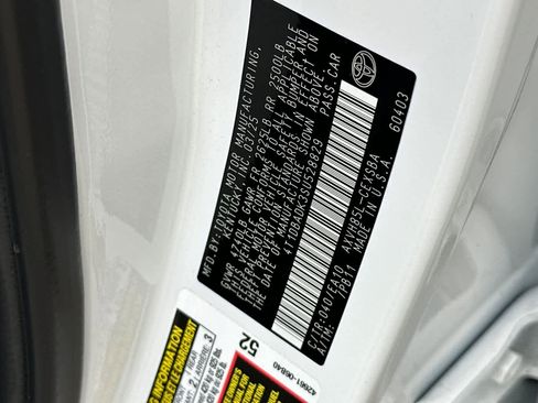 Used 2025 Toyota Camry SE image 28