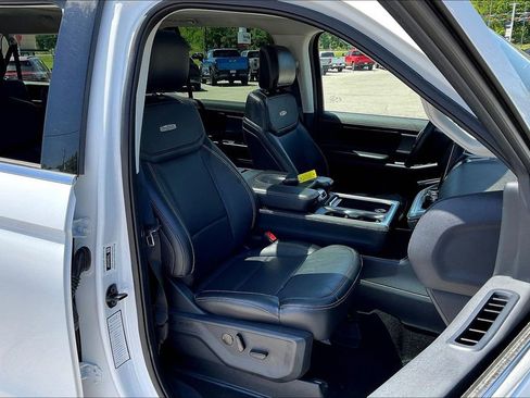 Used 2025 Ford Expedition Max Platinum AWD/4WD image 7