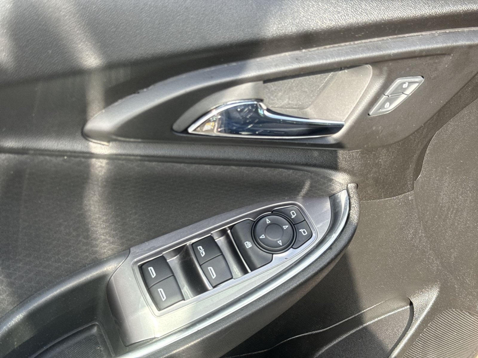 Used 2019 Chevrolet Malibu LT FWD image 16