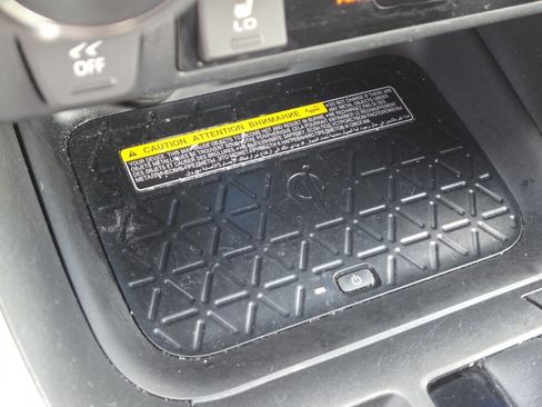 Used 2020 Toyota RAV4 XSE AWD/4WD image 9