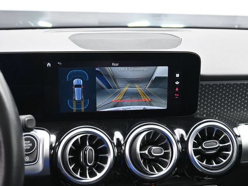 Used 2025 Mercedes-Benz GLB 250 4MATIC image 16