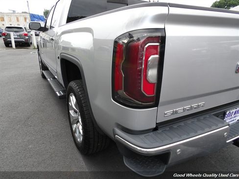 Used 2018 GMC Sierra 1500 SLT w/ SLT Premium Package AWD/4WD image 9