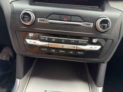 Used 2020 Ford Explorer XLT w/ Equipment Group 202A image 32