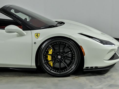Used 2022 Ferrari F8 Tributo image 15