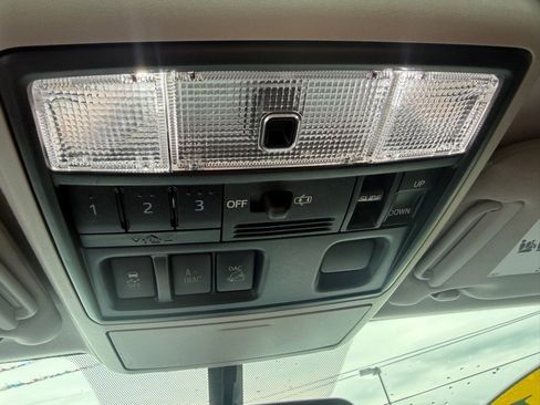 Used 2018 Toyota 4Runner SR5 Premium AWD/4WD image 34