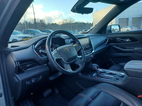Used 2023 Chevrolet Traverse RS image 8