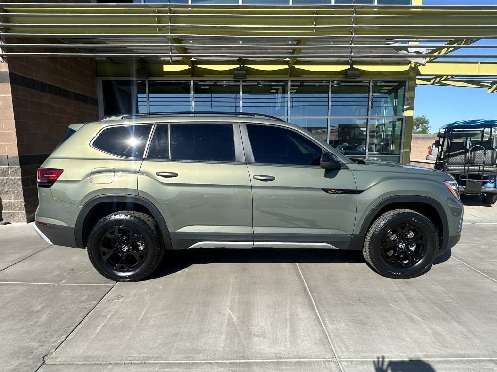 Used 2024 Volkswagen Atlas Peak Edition SE AWD/4WD image 7
